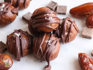 Chocolate Date Tahini Bites