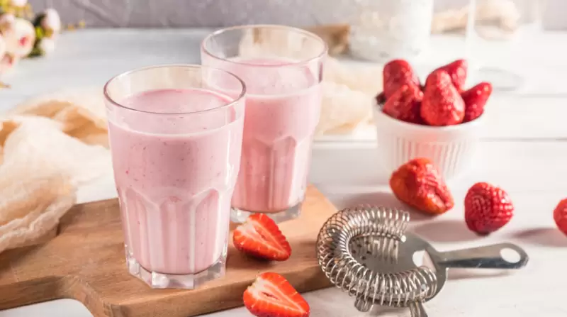 Heart Healthy Strawberry Almond Smoothie