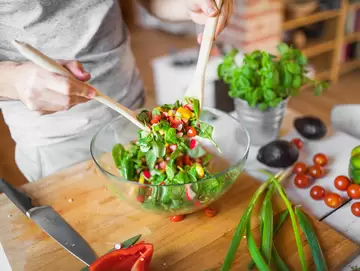 8 Healthy Salad Recipes