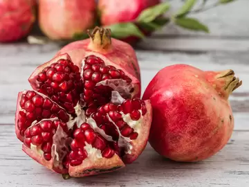 How to Cut a Pomegranate