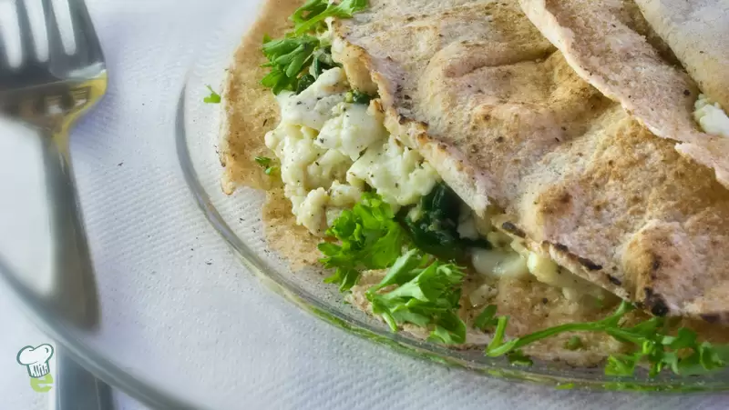 Heart Healthy Egg and Spinach Breakfast Pita