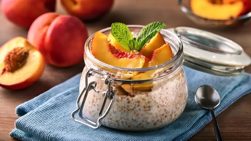 Healthy Peach Overnight Oats