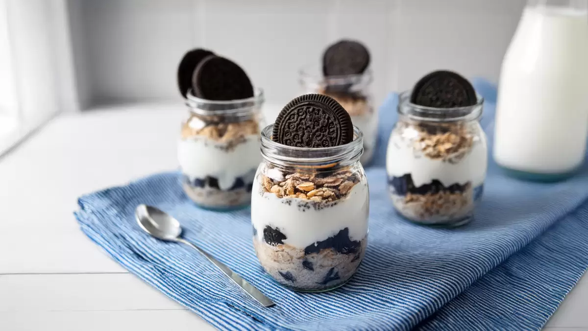 Heart Healthy Cookies and Cream Overnight Oats