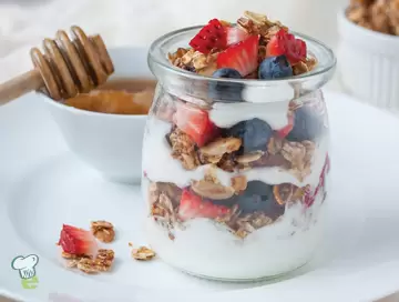 Honey Yogurt Berry Parfaits