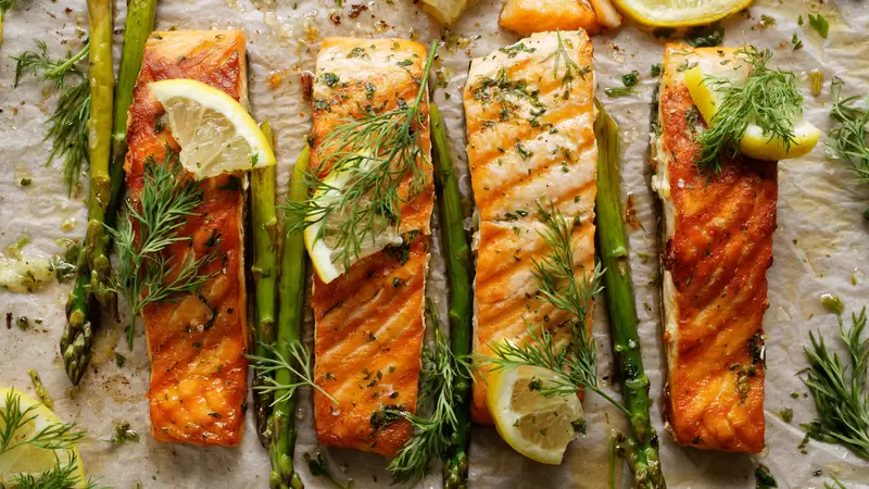 GLP-1 Grilled Salmon with Asparagus