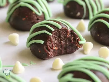 Mint Chocolate Protein Bites