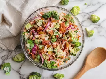 Broccoli Salad with Bacon and Raisins