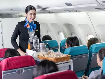 The Best Airplane Snacks for Adults and Kids: Healthy & Easy