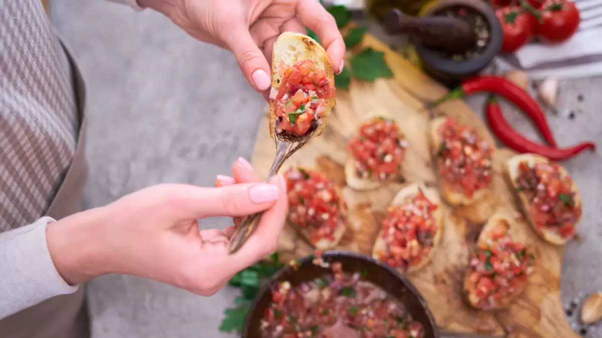 Which Is Healthier, Bruschetta or Salsa?