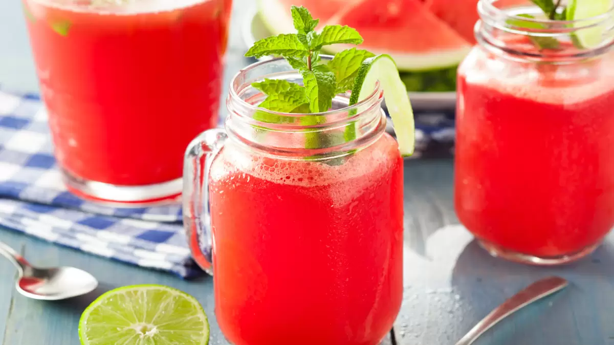 Heart Healthy Strawberry Agua Fresca