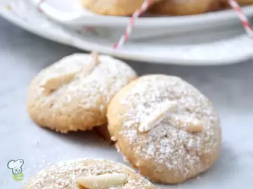 Almond Snow Cookies