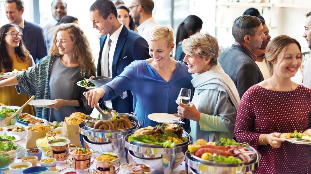 What to Eat Before a Holiday Party to Avoid Overeating