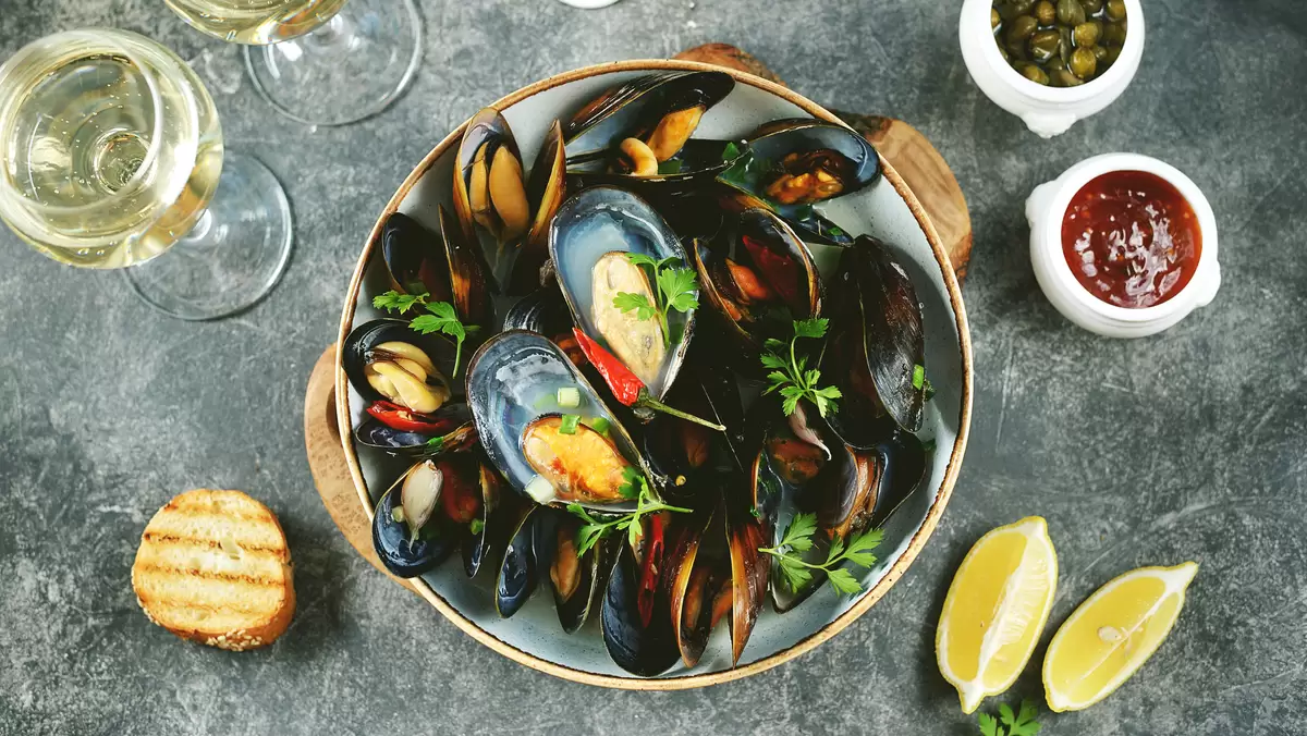 Heart Healthy Mussels in Garlic Wine Sauce